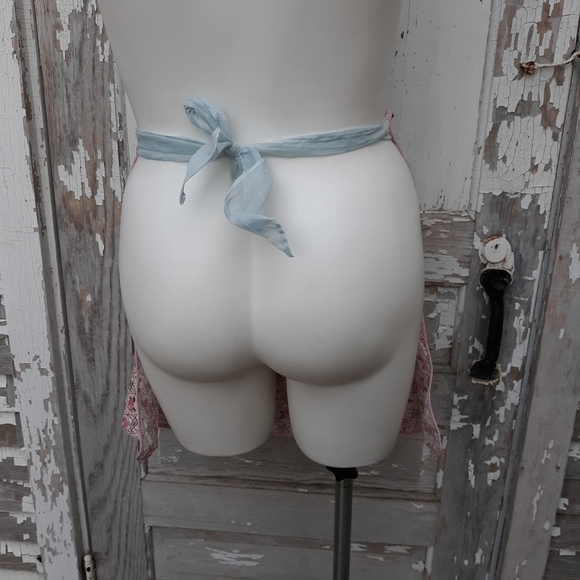 🌟 Vintage floral and sheer apron - Picture 4 of 5